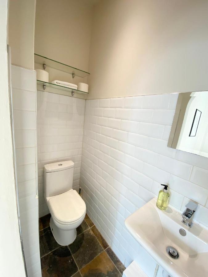 Stylish Maisonette And Studio In Victoria Лондон Екстериор снимка