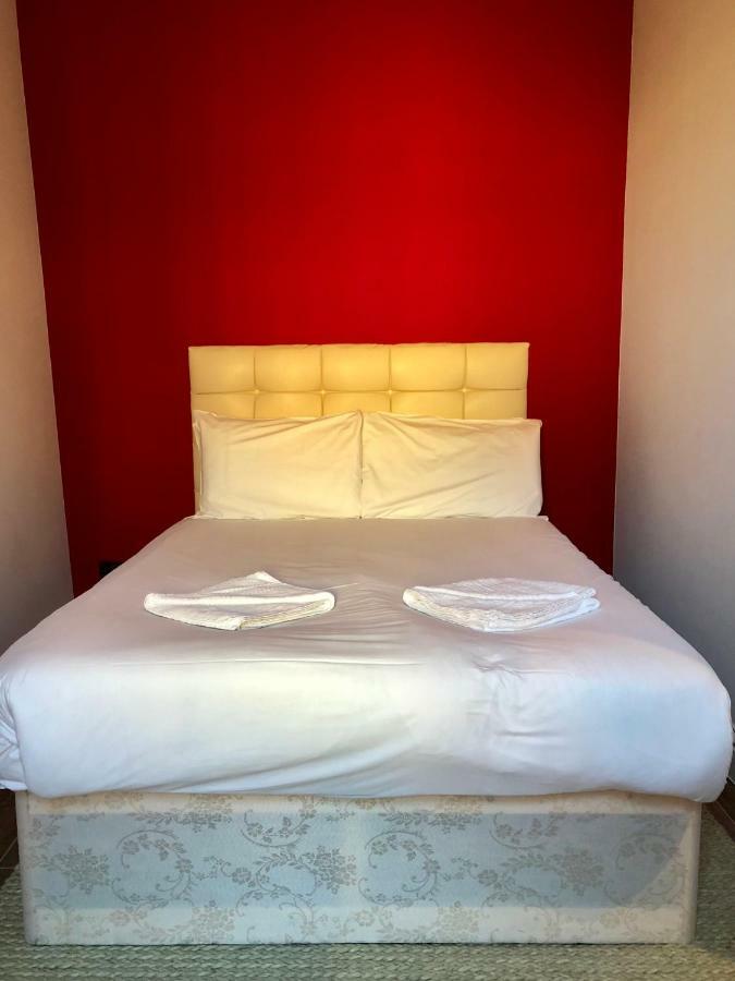 Stylish Maisonette And Studio In Victoria Лондон Екстериор снимка
