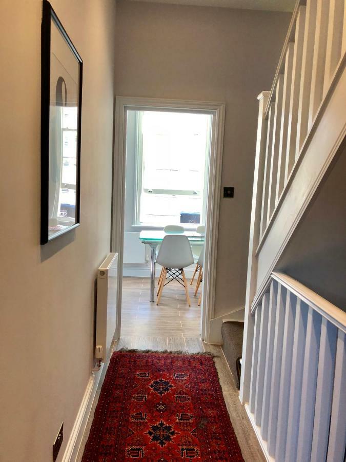 Stylish Maisonette And Studio In Victoria Лондон Екстериор снимка