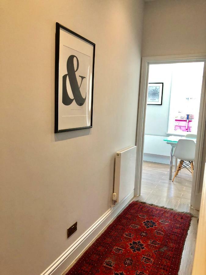 Stylish Maisonette And Studio In Victoria Лондон Екстериор снимка