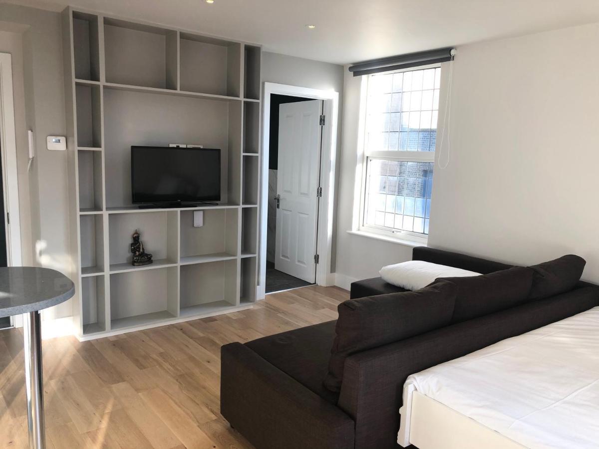 Stylish Maisonette And Studio In Victoria Лондон Екстериор снимка